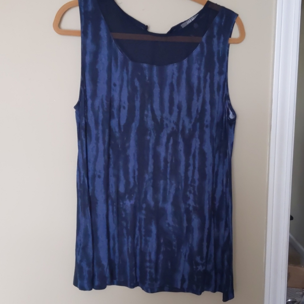Lisa Rinna sleeveless tunis